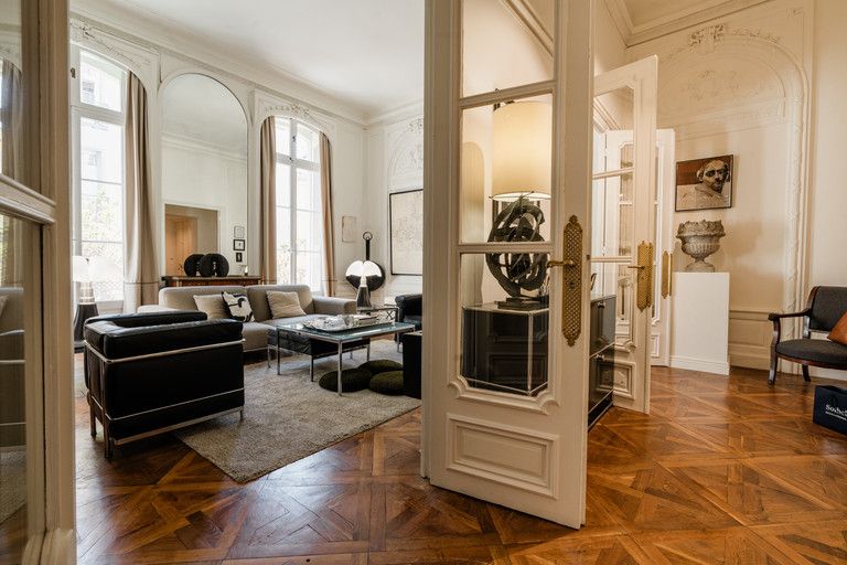 Sumptuous renovated apartment in the centre of town