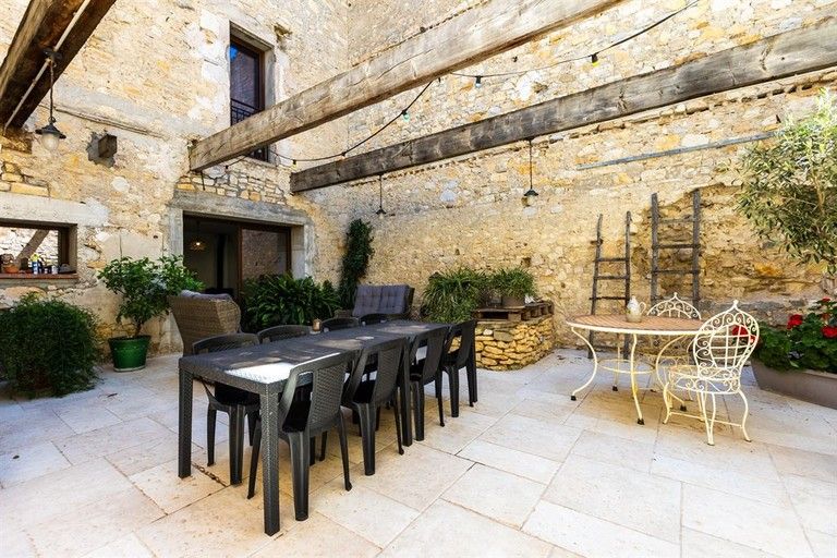 Character house with courtyard in the Massif de la Clape