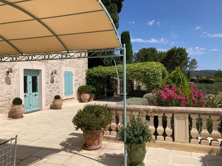 Maison de maitre avec jardin et piscine